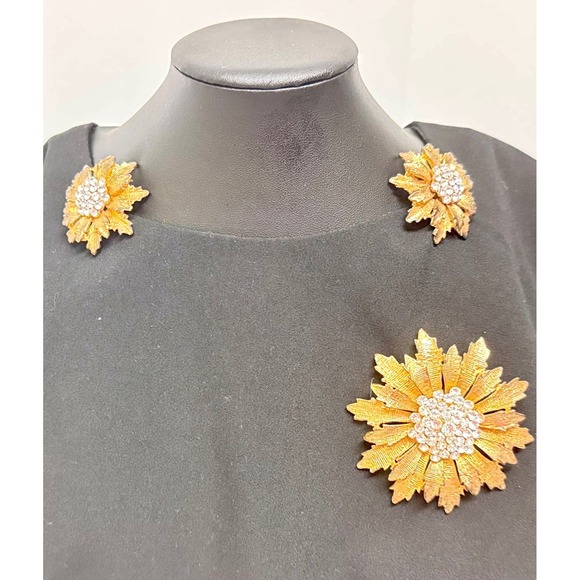 1950s Gold Tone Rhinestone Flower Brooch & Clip Earrings Floral Demi Parure - Picture 8 of 8